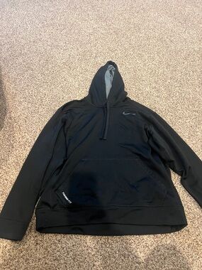 Black Nike men’s sweatshirt